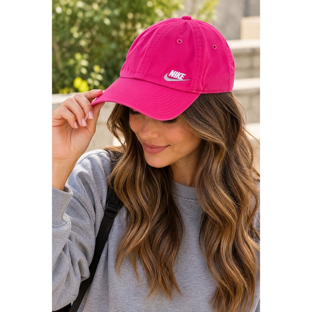 Nike Heritage86 Pink Fuchsia Embroidered Swoosh Logo Adjustable Baseball Hat